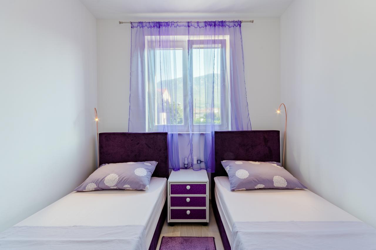 Apartment Karlo Kaštela Екстериор снимка